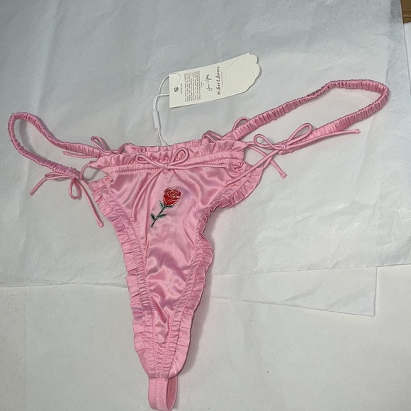(XL) FOR LOVE & LEMONS
Everyday Thong Panty - Picture 3 of 14